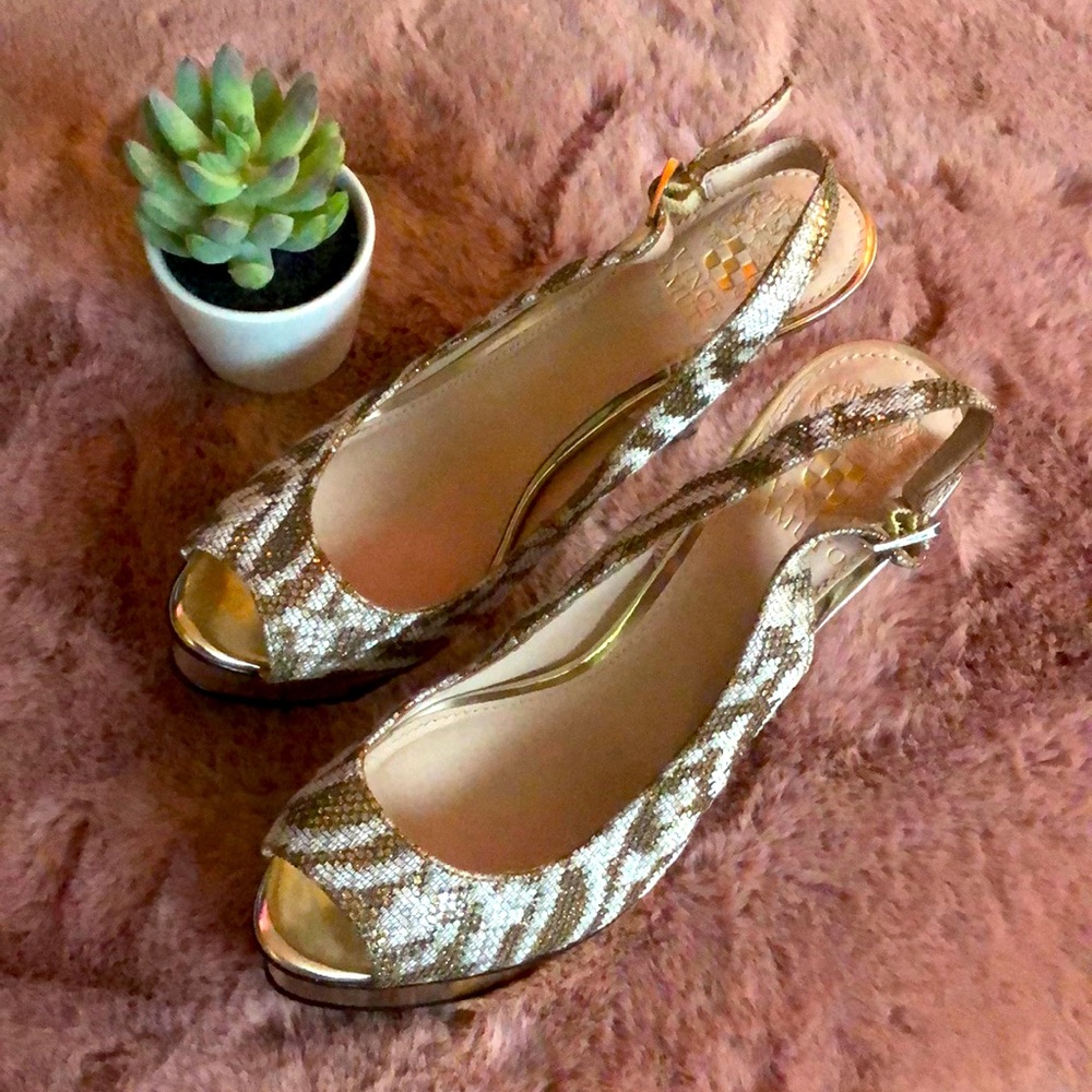 VINCE CAMUTO PEEPTOE HEELS